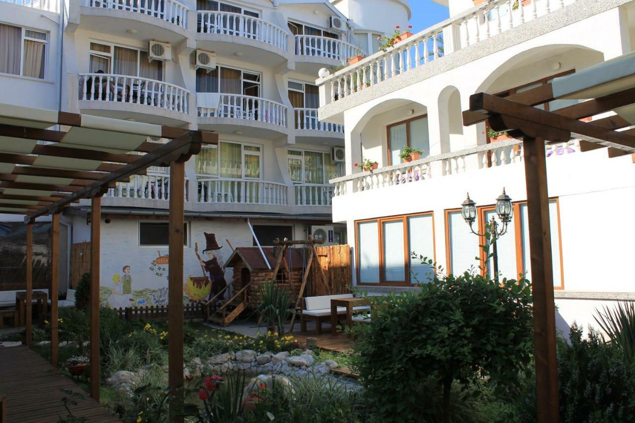 לוזנטס Hotel Yanis מראה חיצוני תמונה