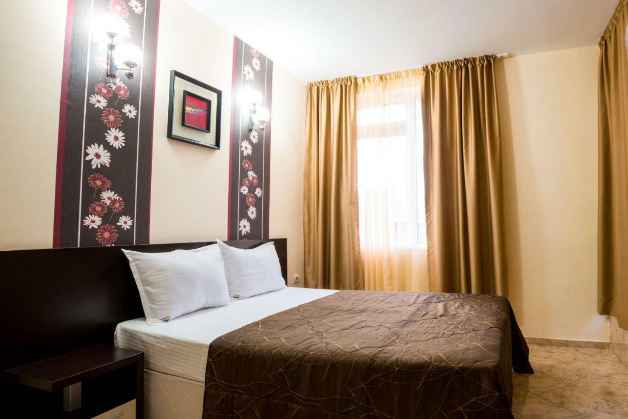 לוזנטס Hotel Yanis מראה חיצוני תמונה