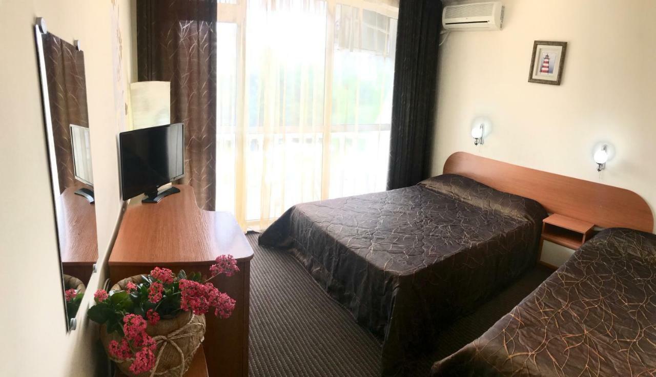 לוזנטס Hotel Yanis מראה חיצוני תמונה
